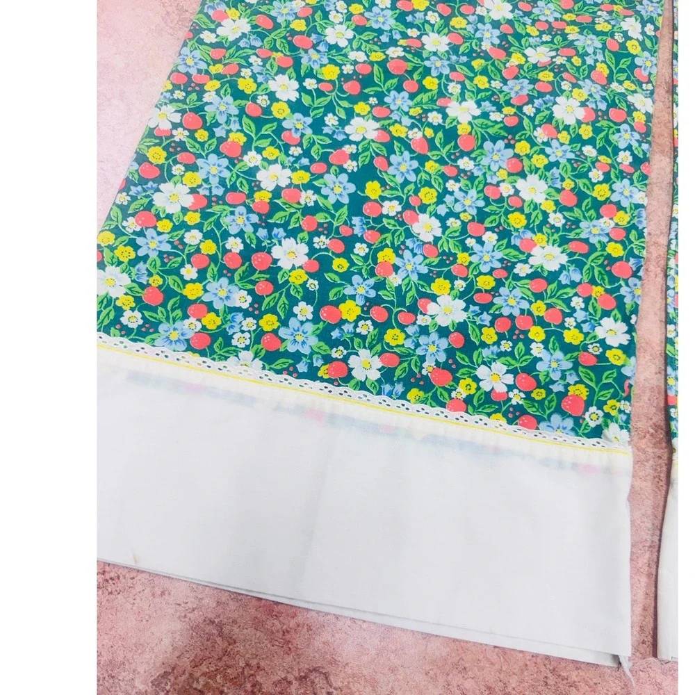 Vintage Strawberry Floral Pillowcases Set of 2 green Lace Trim Cottagecore Retro